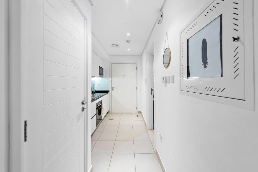 First Class 1B Stylish Downtown Retreat