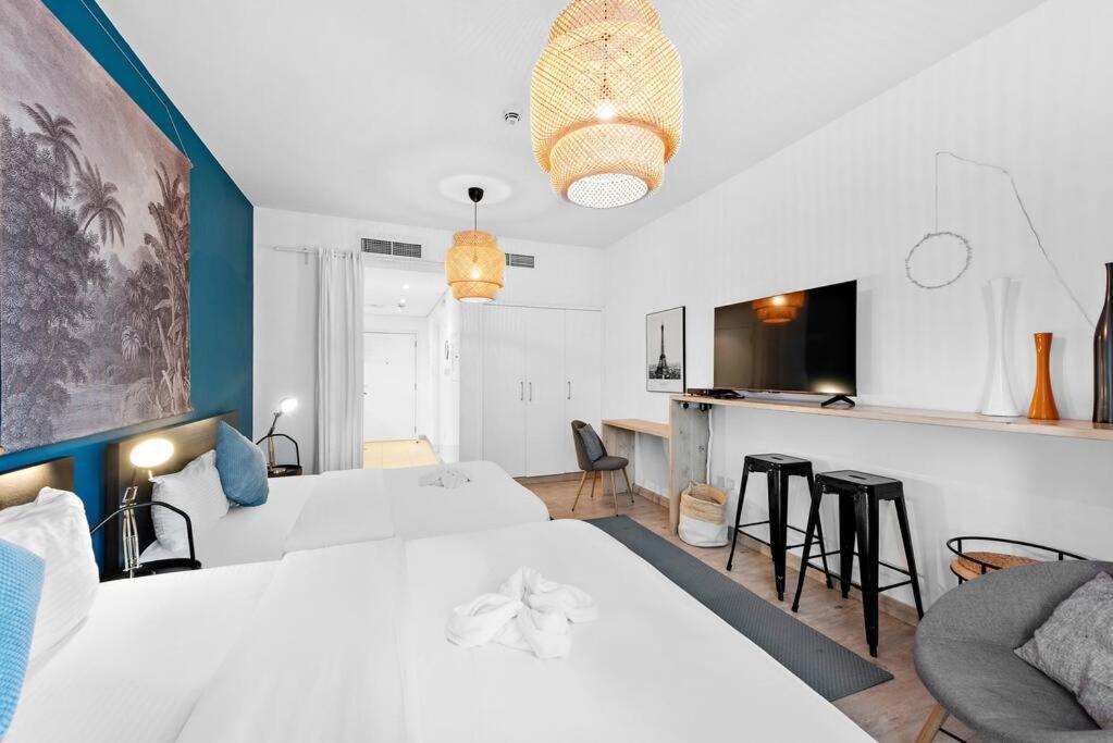 Apartment First Class 1B Stylish Downtown Retreat *