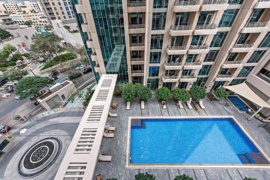 First Class 1B Stylish Downtown Retreat