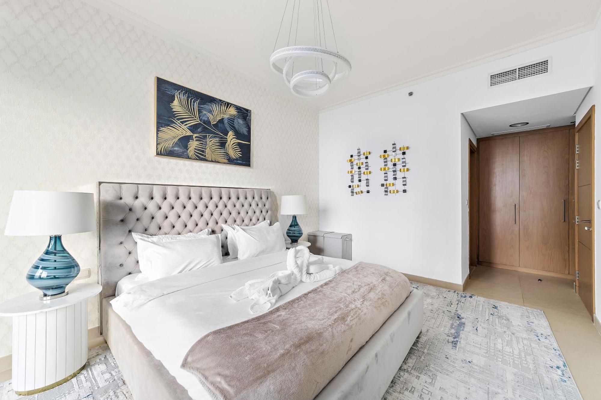 Apartment First Class 1B Stylish Downtown Retreat *