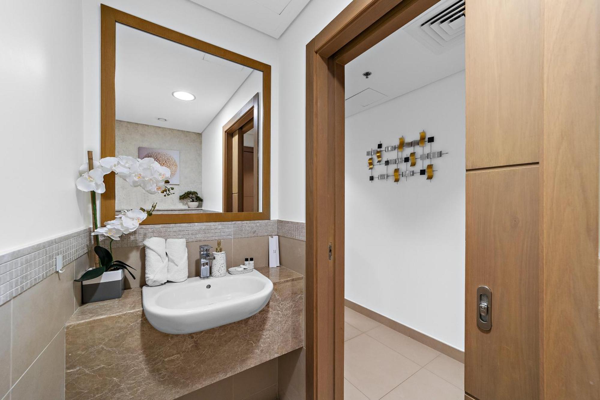 Apartment First Class 1B Stylish Downtown Retreat