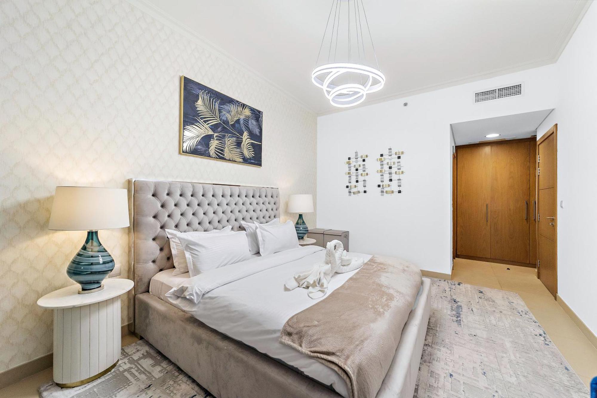 Apartment First Class 1B Stylish Downtown Retreat *